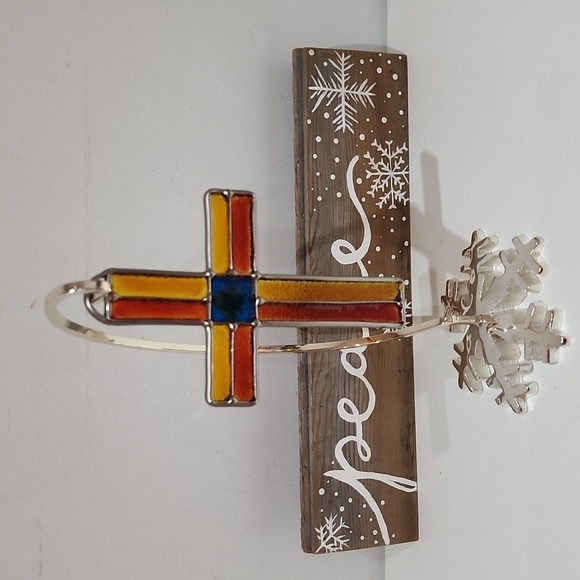 Stained glass hand crafted cross sun catcher - Picture 12 of 12